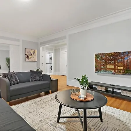 Spacious 4Br Apt In Historic Hyde Park Near Beach Apartment