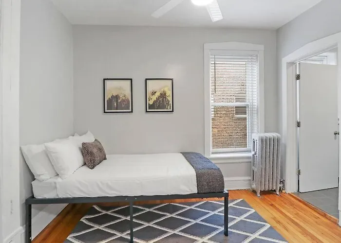 Spacious 4br In Historic Hyde Park Near Apartamento Chicago