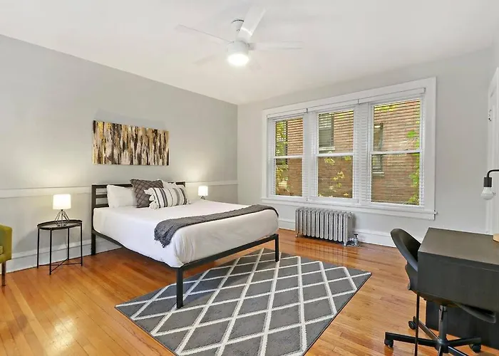 Spacious 4br In Historic Hyde Park Near Apartamento