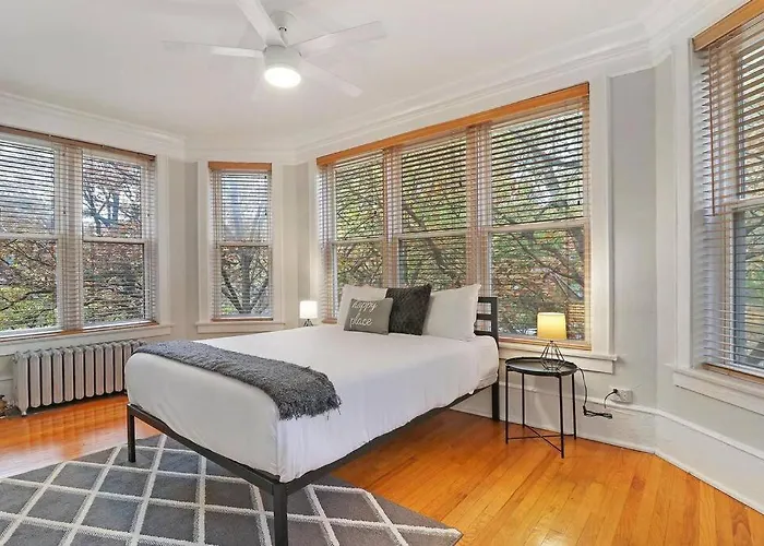 Spacious 4br In Historic Hyde Park Near *