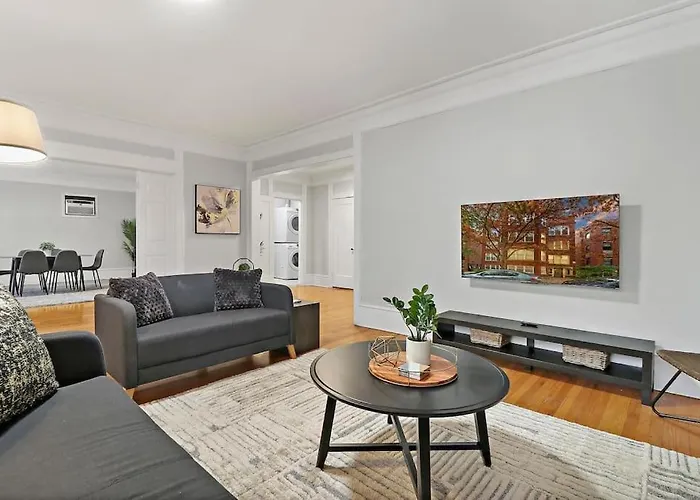 Spacious 4br In Historic Hyde Park Near Apartamento Chicago